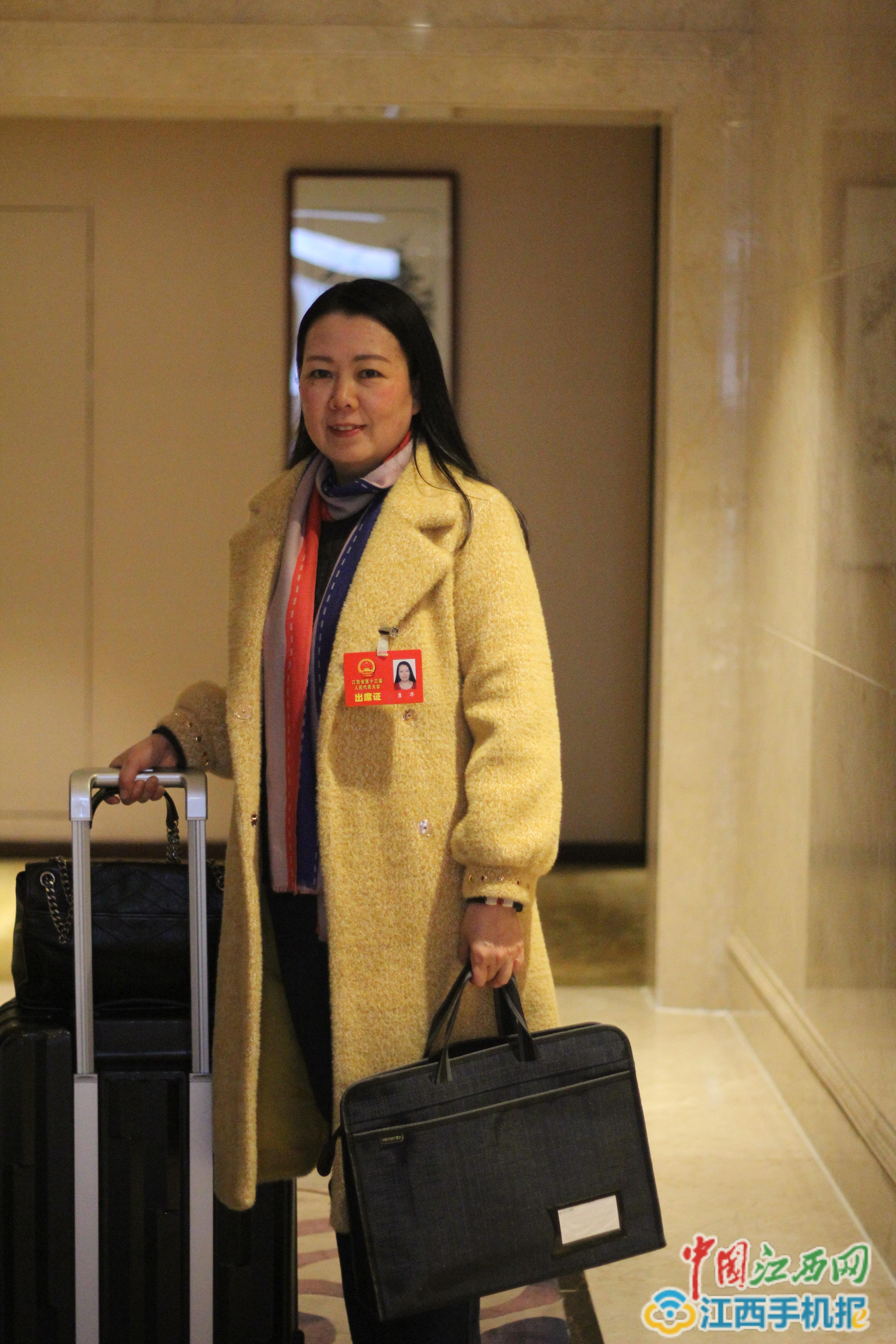 省人大代表,我校艺术学院副院长康华参加江西省十三届人大三次会议